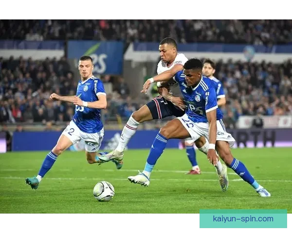 Rodri 在场上压力下表现稳健，近期状态回暖，成为曼城中场的关键支柱。